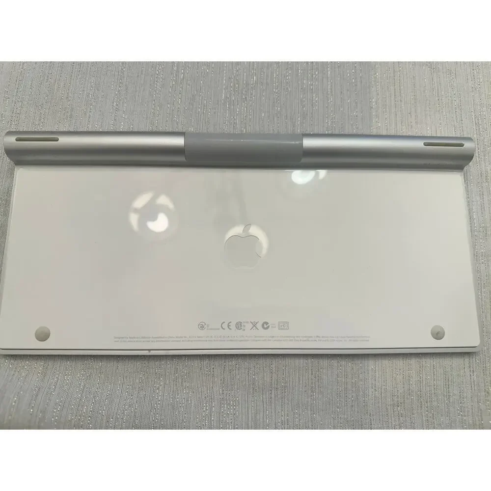 Genuine Apple Bluetooth Keyboard A1314 AA batteries not included
